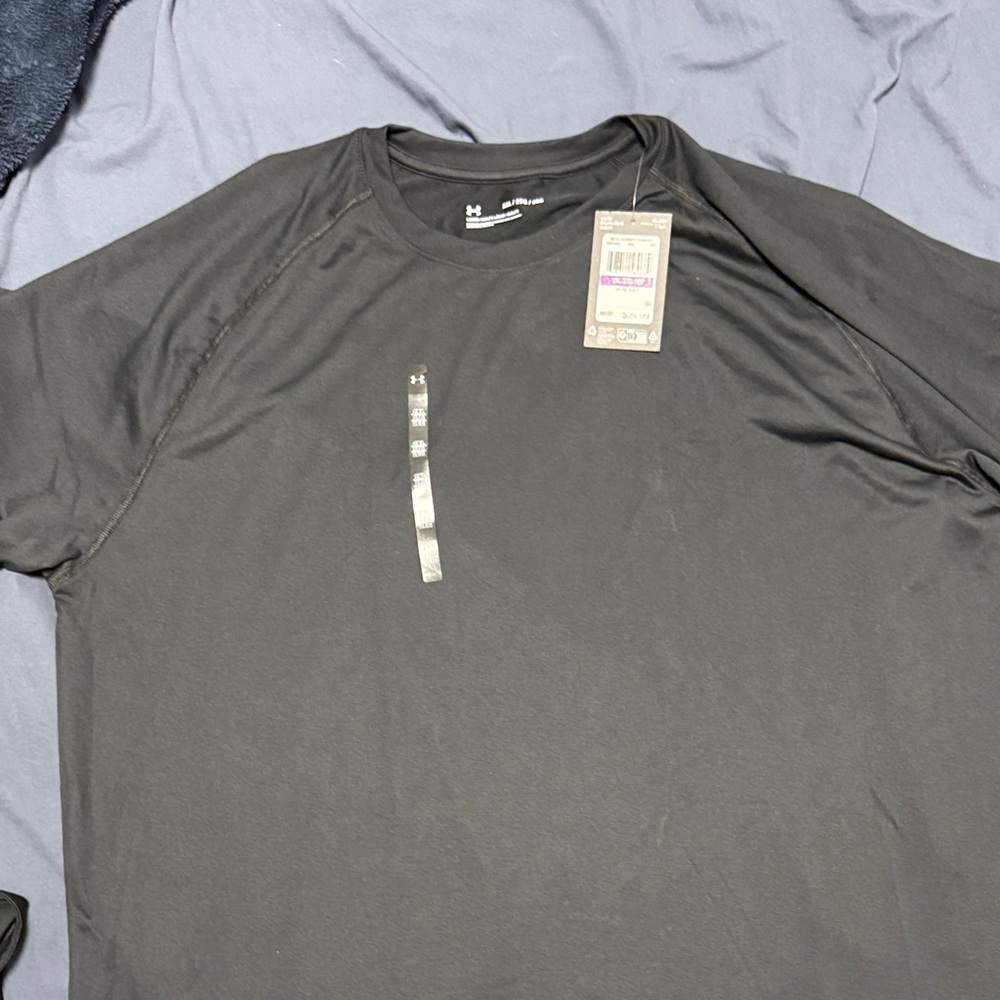 Under Armour Men's black Tee
